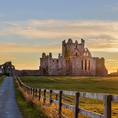 בית נופש Ballyhack By The Sea *